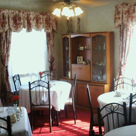 Four Creeks Bed & Breakfast Girard Restaurant photo