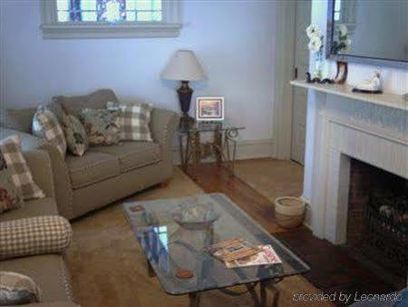 Four Creeks Bed & Breakfast Girard Room photo